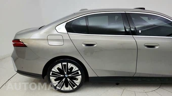 2026 BMW 5 Series Sedan 540i xDrive - miniatura 30
