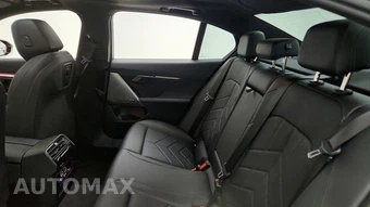 2026 BMW 5 Series Sedan 540i xDrive - miniatura 43