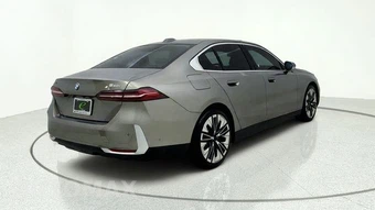 2026 BMW 5 Series Sedan 540i xDrive - miniatura 7