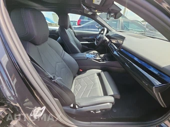 2026 BMW 5 Series Sedan 540i xDrive - miniatura 14