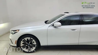 2026 BMW 5 Series Sedan 540i xDrive - miniatura 4