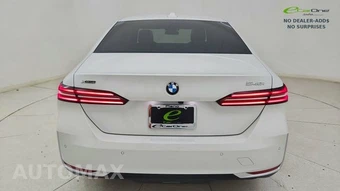 2026 BMW 5 Series Sedan 540i xDrive - miniatura 5