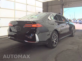 2026 BMW 5 Series Sedan 540i xDrive - miniatura 5