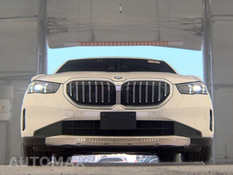 2026 BMW 5 Series Sedan 540i xDrive - miniatura 3