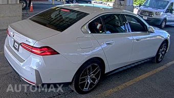 2026 BMW 5 Series Sedan 540i xDrive - miniatura 4