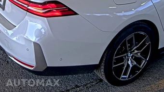 2026 BMW 5 Series Sedan 540i xDrive - miniatura 9