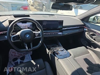 2026 BMW 5 Series Sedan 550e xDrive - miniatura 14