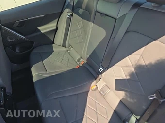 2026 BMW 5 Series Sedan 550e xDrive - miniatura 16