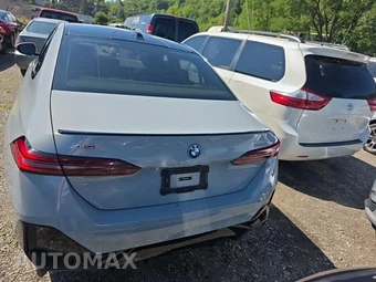 2026 BMW 5 Series Sedan 550e xDrive - miniatura 5