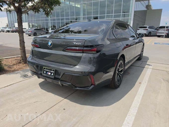 2026 BMW 7 Series 740i - miniatura 3