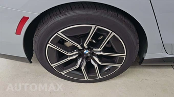 2026 BMW 7 Series 740i xDrive - miniatura 30
