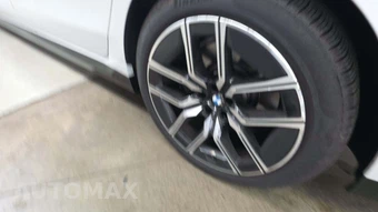 2026 BMW 7 Series 740i xDrive - miniatura 30