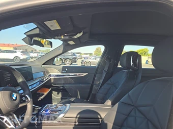 2026 BMW 7 Series 740i xDrive – miniatura 14