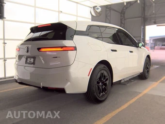 2026 BMW iX xDrive45 - miniatura 4