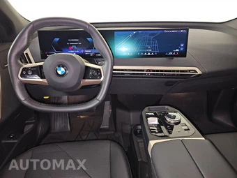 2026 BMW iX xDrive45 - miniatura 11