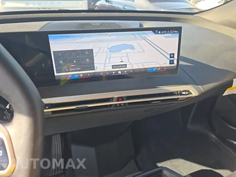 2026 BMW iX xDrive45 - miniatura 11