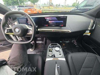 2026 BMW iX xDrive45 - miniatura 10