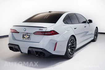 2026 BMW M5 Sedan – miniatura 5