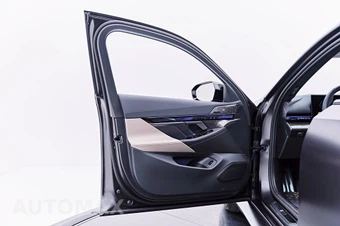 2026 BMW M5 Touring Wagon - miniatura 40