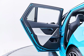 2026 BMW M5 Touring Wagon - miniatura 38