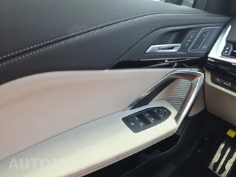 2026 BMW X1 M35i - miniatura 15