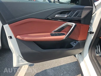 2026 BMW X1 M35i - miniatura 15