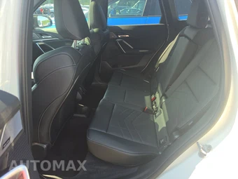 2026 BMW X1 M35i - miniatura 19