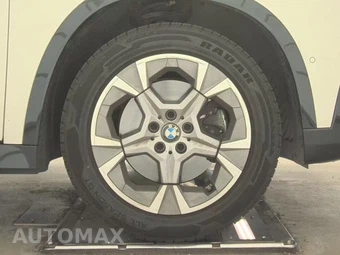 2026 BMW X1 xDrive28i - miniatura 10