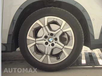2026 BMW X1 xDrive28i - miniatura 10