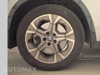 2026 BMW X1 xDrive28i - miniatura 9
