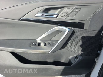 2026 BMW X1 xDrive28i - miniatura 15