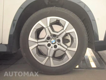 2026 BMW X1 xDrive28i - miniatura 10