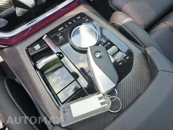 2026 BMW X3 30 xDrive - miniatura 8