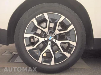 2026 BMW X3 30 xDrive - miniatura 11
