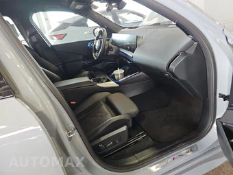 2026 BMW X3 M50 – miniatura 14