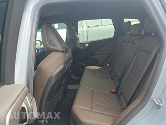 2026 BMW X3 M50 - miniatura 19