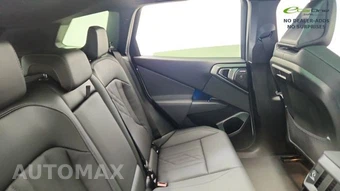 2026 BMW X3 M50 – miniatura 26