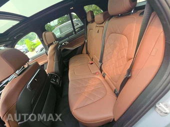 2026 BMW X5 Sports Activity Vehicle M60i xDrive – miniatura 13