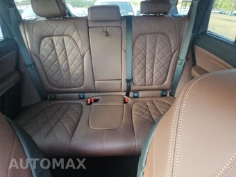2026 BMW X5 Sports Activity Vehicle M60i xDrive – miniatura 13