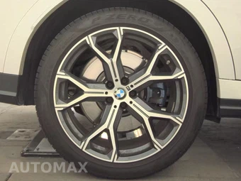 2026 BMW X6 Sports Activity Coupe M60i xDrive – miniatura 11