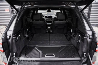 2026 BMW X7 M60i - miniatura 17