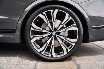 2026 BMW X7 M60i - miniatura 20