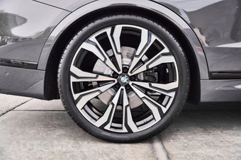 2026 BMW X7 M60i - miniatura 21