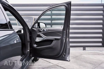 2026 BMW X7 M60i - miniatura 23