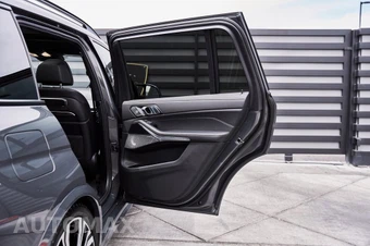 2026 BMW X7 M60i - miniatura 26