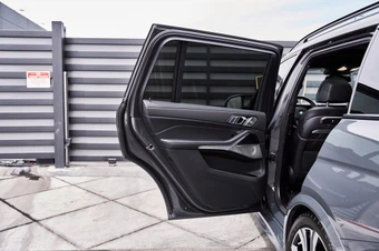 2026 BMW X7 M60i - miniatura 28