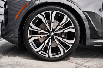 2026 BMW X7 M60i - miniatura 3