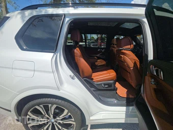 2026 BMW X7 M60i - miniatura 17