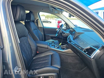 2026 BMW X7 xDrive40i - miniatura 8