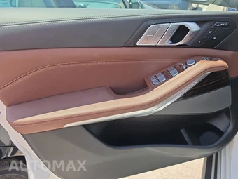 2026 BMW X7 xDrive40i - miniatura 15